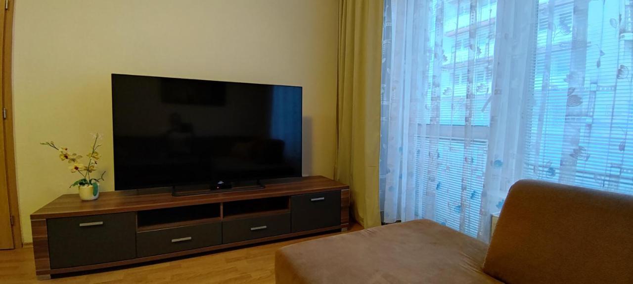Apartmán 2 Izbovy Byt 60M2 V Centre Na Bakossovej, 24H Self Checkin Banská Bystrica Exteriér fotografie